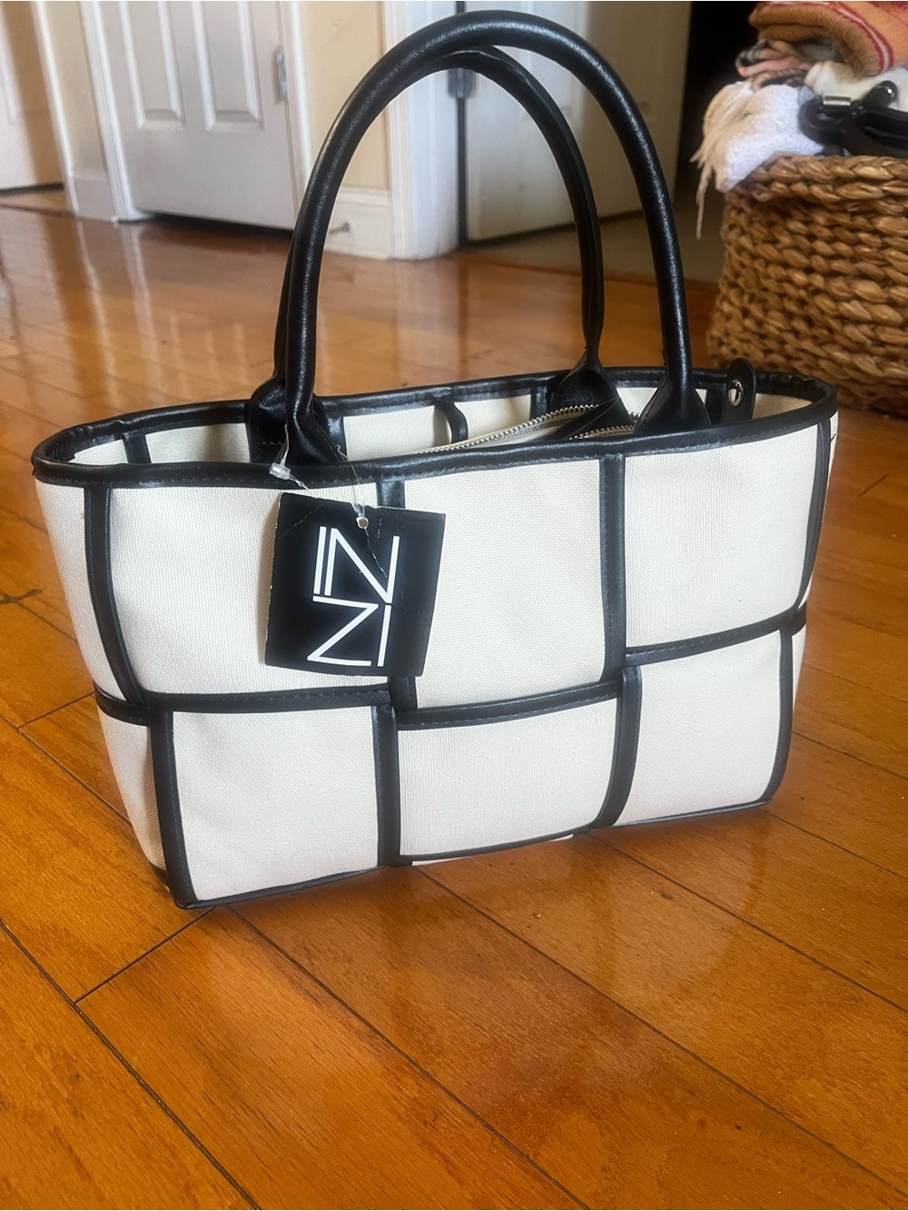 INZI White and Black Grid-Trim Shoulder Tote